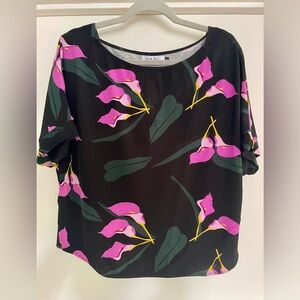 Ava Sky Calla Lily Momo Top